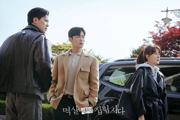 7 Drama Korea 2024 dengan Kisah Cinta Segitiga, Bikin Dilema Enggak?