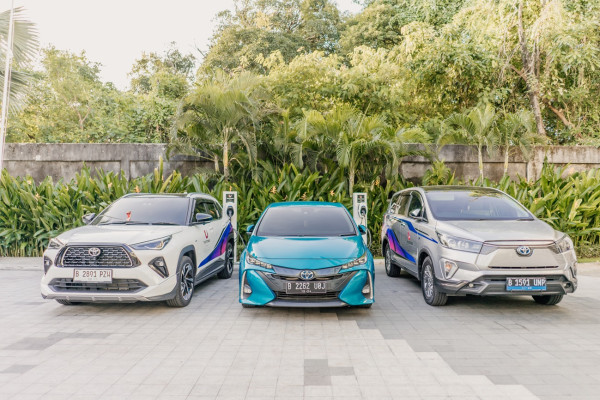 Inovasi Pariwisata Hijau: The Stones Hotel dan Toyota Hadirkan Layanan Antar-Jemput Elektrifikasi di Bali