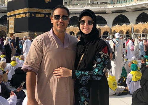 12 Artis Cantik Indonesia yang Punya Gelar Haji