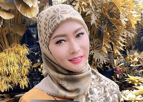 12 Artis Cantik Indonesia yang Punya Gelar Haji