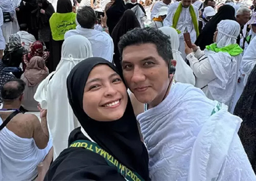 12 Artis Cantik Indonesia yang Punya Gelar Haji