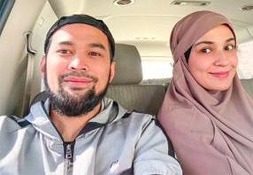 12 Artis Cantik Indonesia yang Punya Gelar Haji