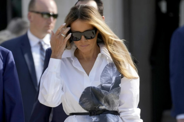 Mengapa Melania Trump Tidak Terlihat Mendampingi Suaminya saat Berkampanye?