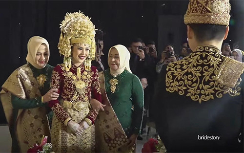 7 Foto Pernikahan Beby Tsabina dan Rizki Natakusumah