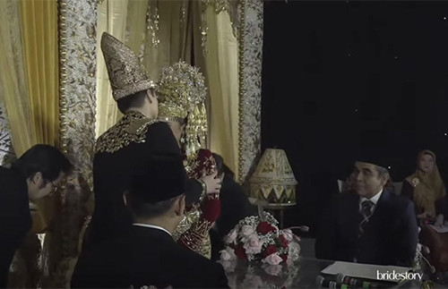 7 Foto Pernikahan Beby Tsabina dan Rizki Natakusumah