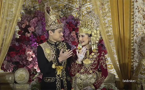 7 Foto Pernikahan Beby Tsabina dan Rizki Natakusumah