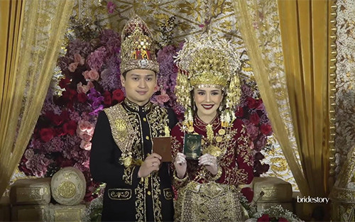 7 Foto Pernikahan Beby Tsabina dan Rizki Natakusumah