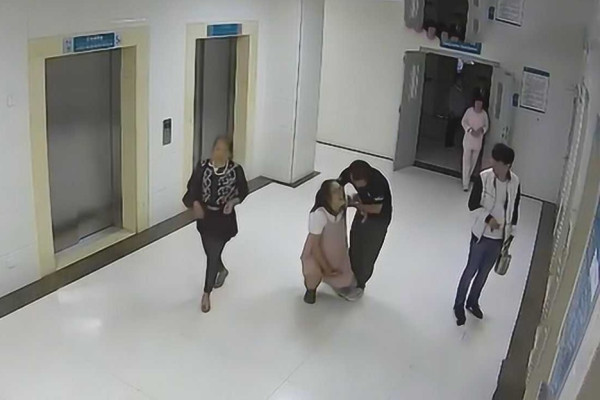 Viral! Ibu Hamil Nekat Lompat dari Gedung Akibat Dilarang Mertua Melahirkan Caesar