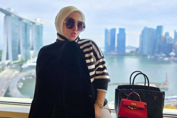 8 Artis Indonesia yang Langsung Berhijab setelah Menikah, Pesonanya Bikin Adem