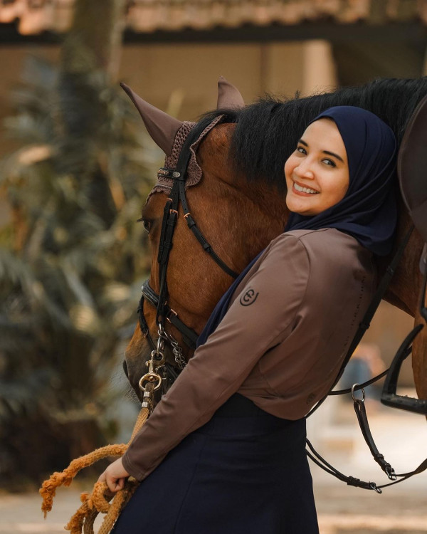 8 Artis Indonesia yang Langsung Berhijab setelah Menikah, Pesonanya Bikin Adem
