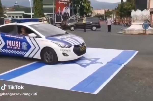 Mobil Patwal Polantas di Banjarnegara Lindas Bendera Israel, Ini Respons Polda Jateng