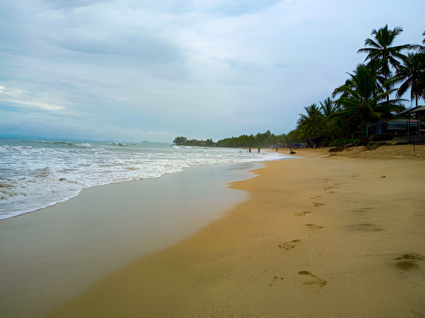 7 Pantai Pasir Putih Dekat Jakarta, Nomor 5 Surga Tersembunyi di Ujung Barat Jawa