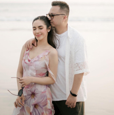 6 Artis Indonesia Kelahiran 2000 yang Sudah Menikah, Terbaru Beby Tsabina