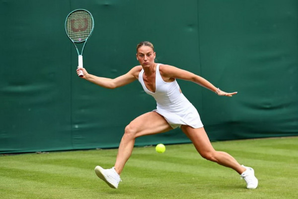 Heboh Petenis Cantik Ukraina Kenakan Gaun Pengantin di Wimbledon