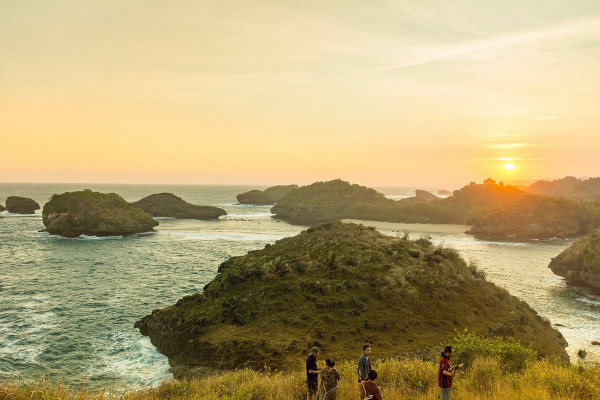 8 Pantai Terindah di Pacitan, Nomor 4 Dijuluki Raja Ampatnya Jawa