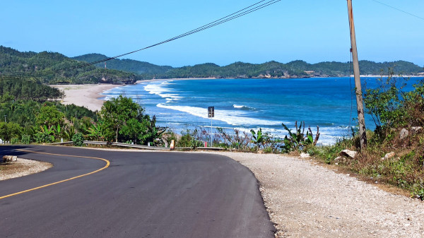8 Pantai Terindah di Pacitan, Nomor 4 Dijuluki Raja Ampatnya Jawa