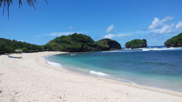 8 Pantai Terindah di Pacitan, Nomor 4 Dijuluki Raja Ampatnya Jawa
