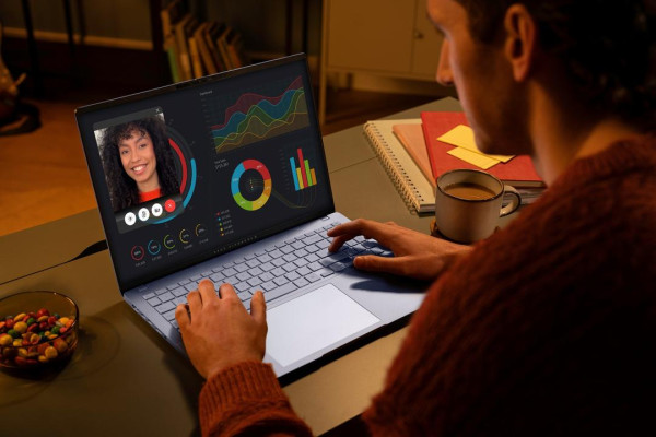 Vivobook S 14 OLED, Laptop ASUS AI Tipis, Ringan, Powerful, dan Tangguh