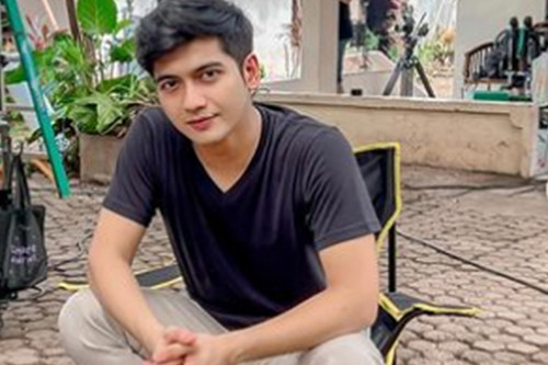 8 Artis Pria Indonesia yang Lulus S-2, Terbaru Chand Kelvin