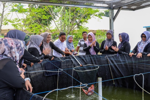 Baik untuk Tumbuh Kembang Anak, Pj Gubernur Banten Al Muktabar Ajak Masyarakat Gemar Makan Ikan