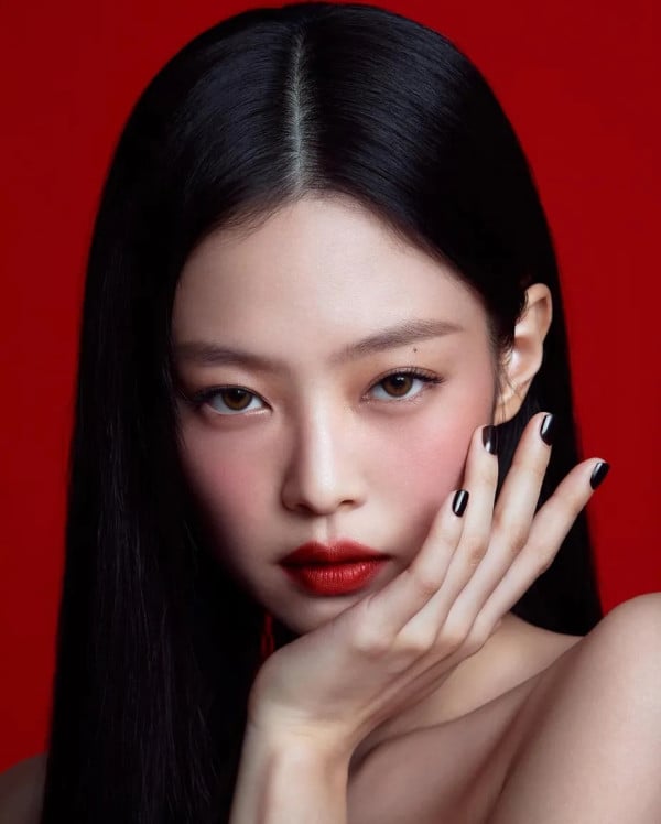 Jennie BLACKPINK Minta Maaf Isap Vape di Dalam Ruangan