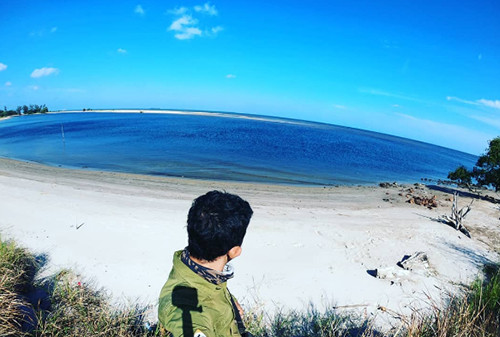 7 Pantai Pasir Putih Terindah di Kalimantan, Panoramanya Romantis dan Instagramable