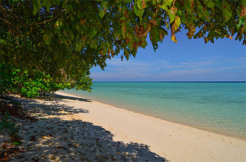 7 Pantai Pasir Putih Terindah di Kalimantan, Panoramanya Romantis dan Instagramable