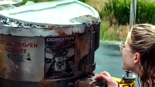 Ini Sosok dalam Film Twister yang Muncul Lagi dalam Twisters