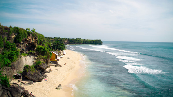 7 Pantai Pasir Putih Terindah di Bali, Nomor 2 Lokasi Syuting Film Hollywood
