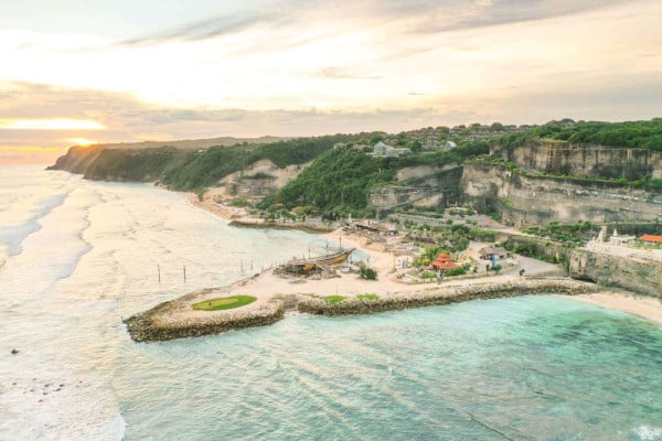 7 Pantai Pasir Putih Terindah di Bali, Nomor 2 Lokasi Syuting Film Hollywood