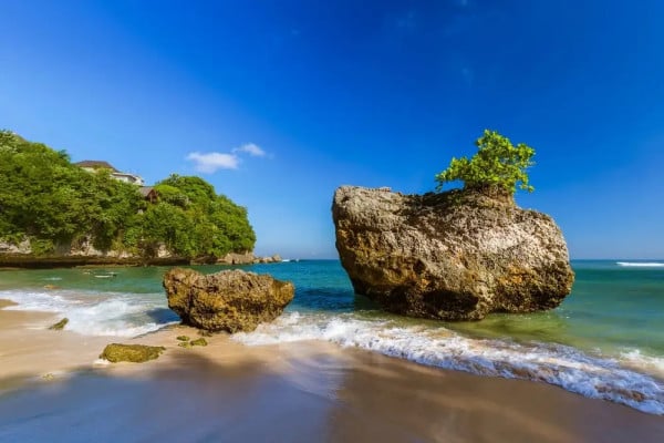 7 Pantai Pasir Putih Terindah di Bali, Nomor 2 Lokasi Syuting Film Hollywood