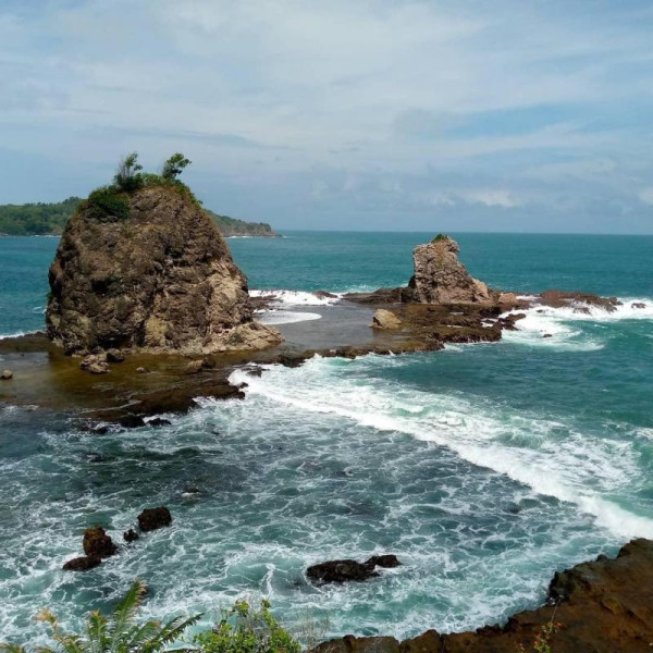 7 Pantai di Gunungkidul yang Bagus dan Sepi, Nomor 6 Punya Kolam Alami