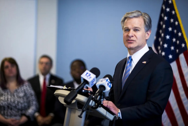Siapa Direktur FBI Christopher Wray? Pernah Diangkat Donald Trump, tapi Kini Justru Bermusuhan