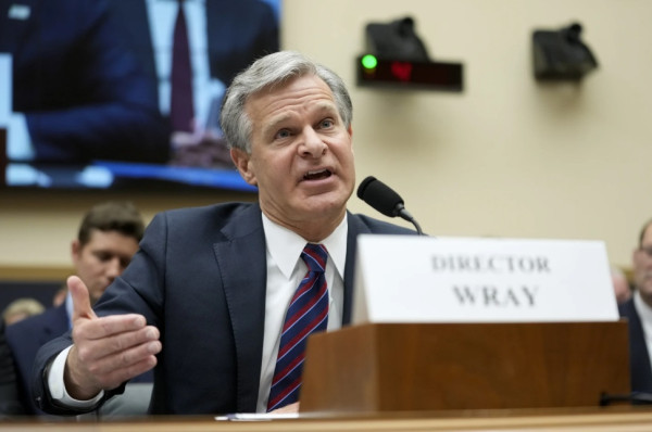 Siapa Direktur FBI Christopher Wray? Pernah Diangkat Donald Trump, tapi Kini Justru Bermusuhan