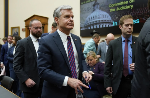 Siapa Direktur FBI Christopher Wray? Pernah Diangkat Donald Trump, tapi Kini Justru Bermusuhan