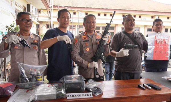 Polisi Gerebek Rumah Penyuplai Senjata Api Anggota DPRD Lampung Tengah
