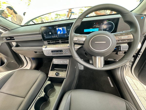 Review dan Kesan Pertama Hyundai All New Kona Electric: Lebih Besar, Mewah, dan Canggih