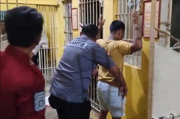 Napi Lapas Maros Kirim Chat Mesra ke Istri Orang, Terancam Tak Dapat Remisi