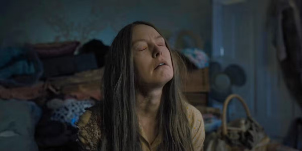 Penjelasan Ending Film Longlegs, Apakah Lee Harker Kerasukan Setan?