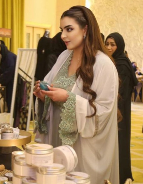 7 Potret Cantik Sheikha Mahra, Putri Dubai yang Memukau dengan Gaya Glamornya