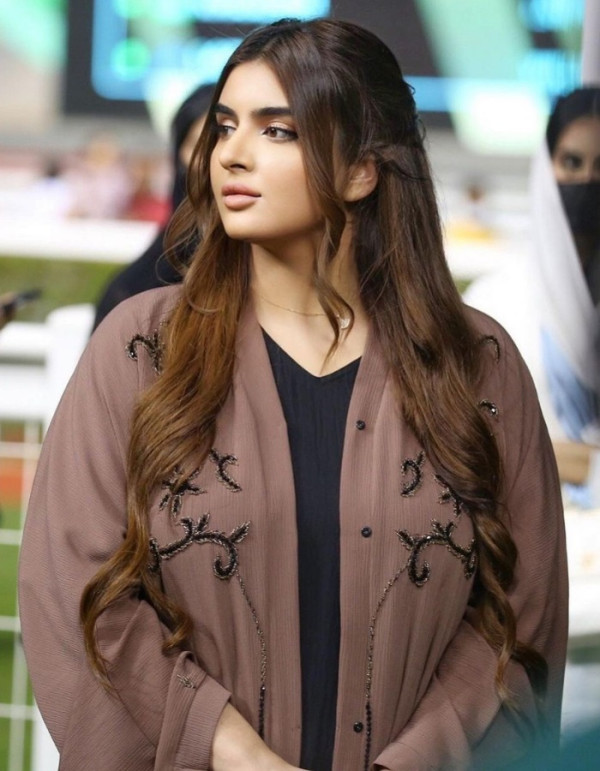 7 Potret Cantik Sheikha Mahra, Putri Dubai yang Memukau dengan Gaya Glamornya