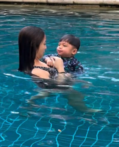 4 Anak Artis yang Mahir Berenang sejak Balita