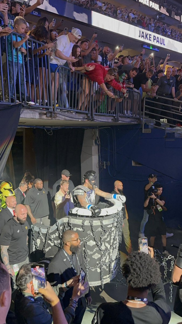 Jake Paul Menang TKO di Ronde 6 usai Robohkan Mike Perry 3 Kali