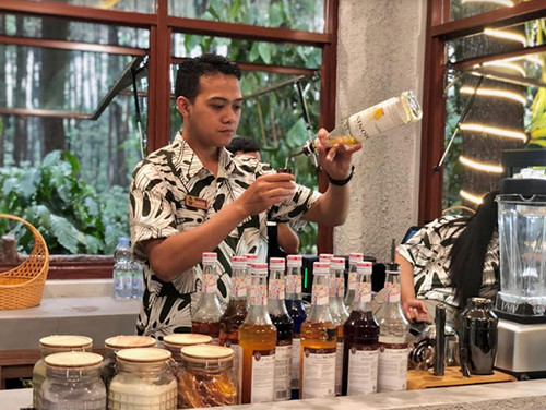 Sensasi Ngopi di Kafe Tengah Hutan Kaki Gunung Arjuna Pasuruan