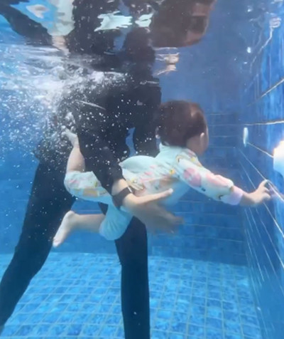 4 Anak Artis yang Mahir Berenang sejak Balita