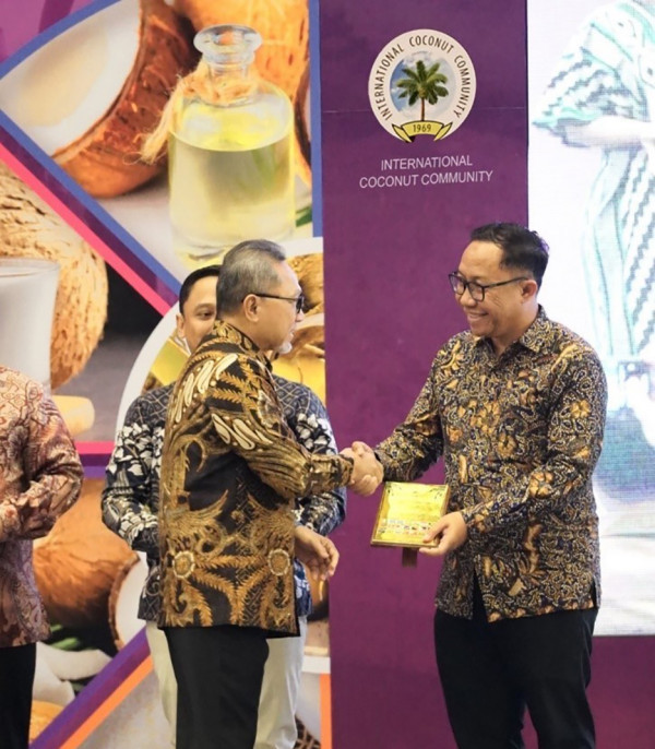 Berkontribusi Besar ke Industri Kelapa, Sambu Group Raih Penghargaan saat Cocotech