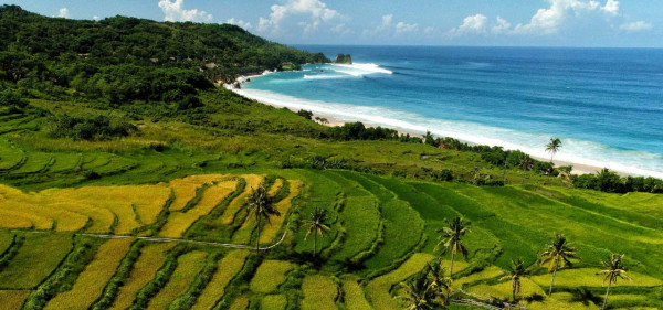 10 Pantai Terindah di Indonesia, Tak Kalah Cantik dari Maldives