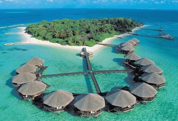 10 Pantai Terindah di Indonesia, Tak Kalah Cantik dari Maldives