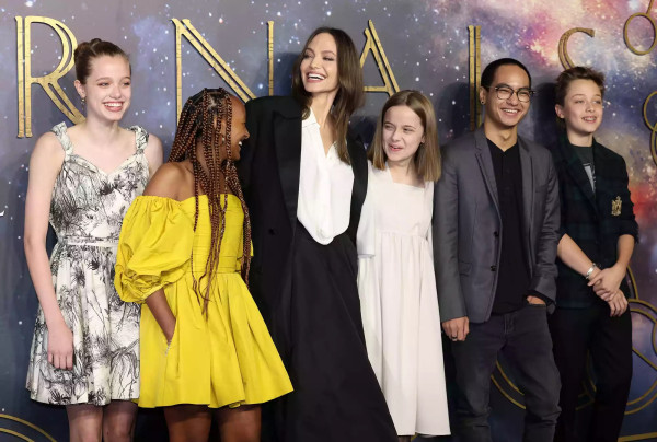 Profil Shiloh Jolie yang Umumkan Hapus Nama Brad Pitt di Media