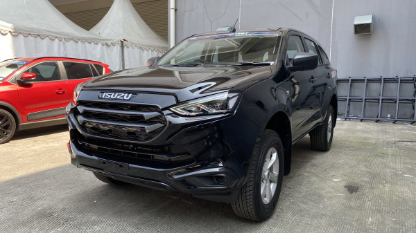 Menjajal Isuzu MU-X: SUV Bongsor yang Ternyata Nyaman Dikendarai